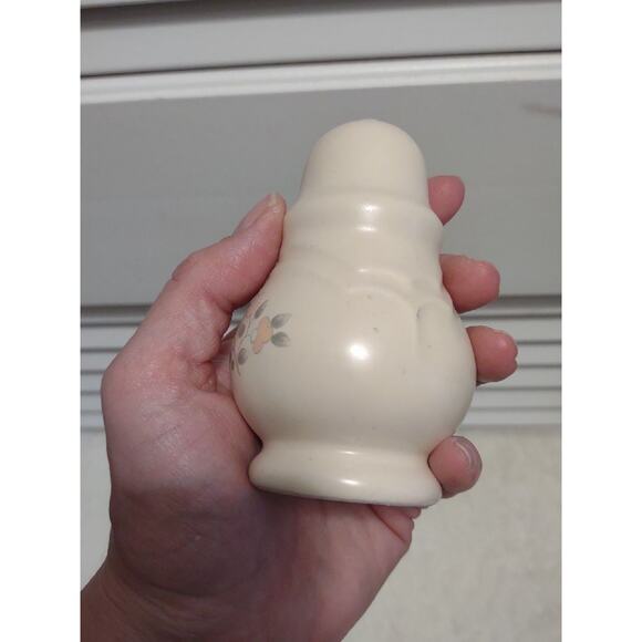 Pfaltzgraff Remembrance floral salt and pepper stoneware shakers set pair - Picture 7 of 7